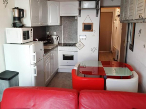 Studio Cabine Cozy avec Terrasse, Parking, et Casier à Ski - Idéal Famille de 4 à Bolquère - FR-1-592-43